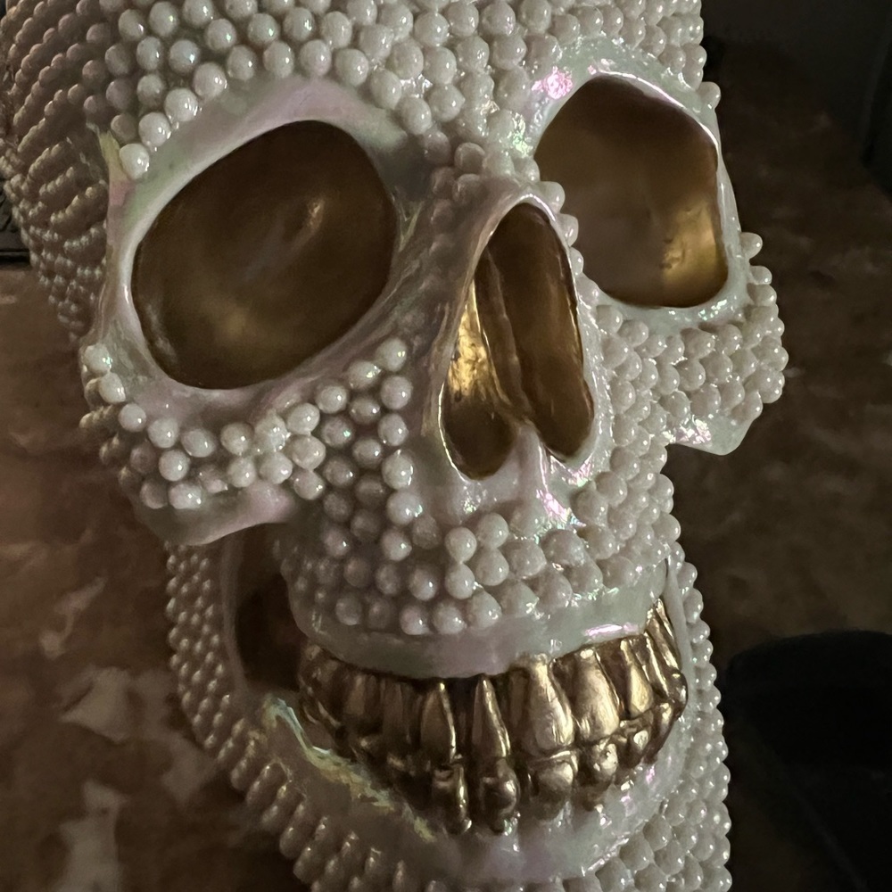 Pearl Skull